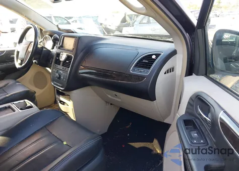 2014 Chrysler Town & Country Touring-L z USA, uszkodzony, nr VIN 2C4RC1CG5ER460572